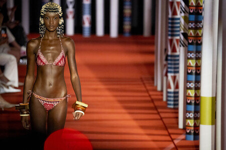 Dolores Cortés Fashion Show auf der Merceds-Benz Fashion Week M