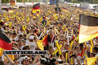 WM-Fanmeile beim Spiel Deutschland gegen Portugal, Berlin