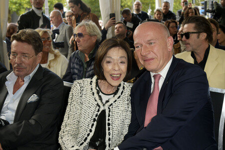 Offizielle Einweihung des Harald-Juhnke-Platzes in Berlin
