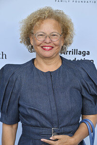 Rape Treatment Center and Stuart House Brunch mit dem Cast von 'The Pitt' in Los Angeles