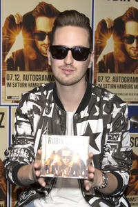 Autogrammstunde von Robin Schulz in Hamburg