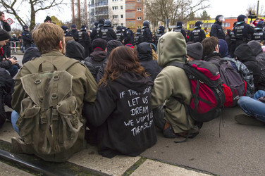 Gegen-Demo zur Neonazi-Demo gegen Flüchtlinge, Berlin