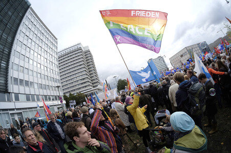 'Die Waffen nieder!' Demo in Berlin