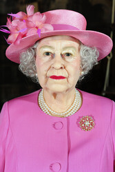 Präsentation der Queen Elisabeth Wachsfigur in Hamburg