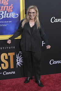 Closing Ceremony und Filmpremiere 'Song Sung Blue', AFI Fest 2025 in Los Angeles