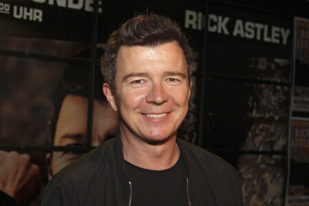 Autogrammstunde mit Rick Astley