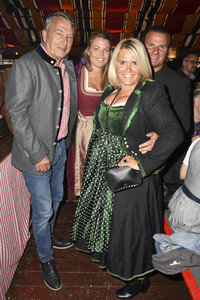 Feier zum HipPopdrom Charity Golfturnier in München