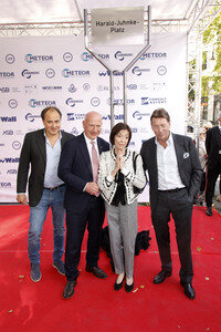 Offizielle Einweihung des Harald-Juhnke-Platzes in Berlin