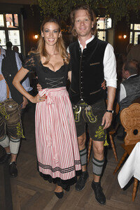 Hofbräu Festzelt Krugvorstellung 2016 in München
