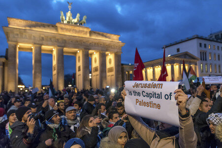 Pro-Palaestina Demonstration gegen die Anerkennung Jerusalems als Israels Hauptstadt in Berlin