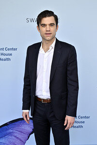 Rape Treatment Center and Stuart House Brunch mit dem Cast von 'The Pitt' in Los Angeles