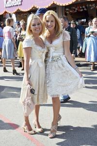Damen-Wiesn 2015 von Unternehmerin Regine Sixt auf dem Oktoberfest in München