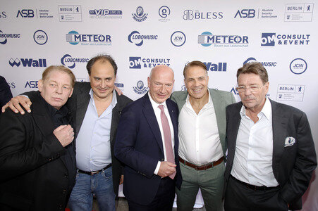 Offizielle Einweihung des Harald-Juhnke-Platzes in Berlin