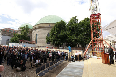 Deutsche Staatsoper Richtfest in Berlin