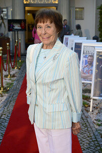 Theaterpremiere 'Der eingebildet Kranke' und 90. Geburtstag von Dieter Hallervorden in Berlin