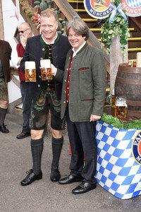FC Bayern München Wiesnbesuch in Käfers Wiesn-Schänke auf dem Oktoberfest 2018 in München