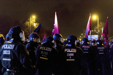 Gegen-Demo zur Neonazi-Demo gegen Flüchtlinge, Berlin
