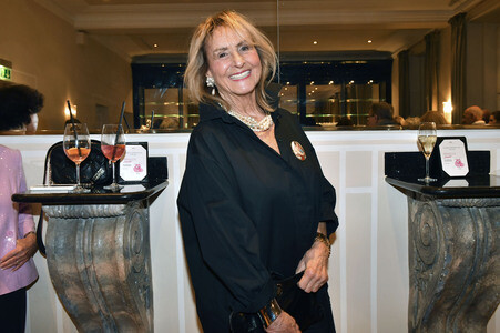 Theaterpremiere 'Wer schießt auf Frau Hummel?' in München