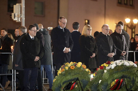 Kranzniederlegung in Gedenken der Opfer ein Jahr nach dem Anschlag auf den Weihnachtsmarkt in Magdeburg