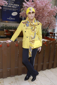 Charity Osterhasen Verkauf in Hamburg