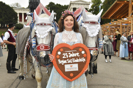 Regines Damenwiesn beim Oktoberfest 2025 in München