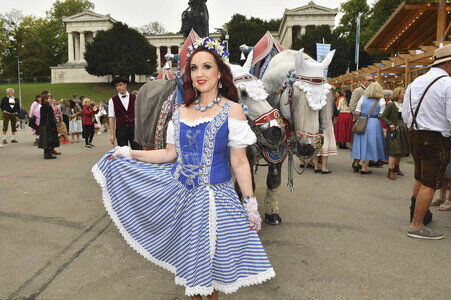 Regines Damenwiesn beim Oktoberfest 2025 in München