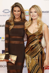 Goldene Bild der Frau 2025 in Hamburg