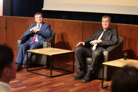 Sven Schulze und Markus Söder beim Landtagswahlkampf in Sachsen-Anhalt in Wernigerode