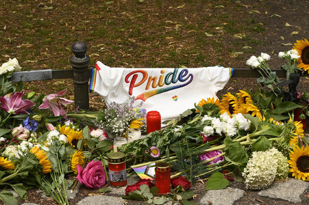 Trauer nach dem Anschlag auf die Feiern des 48. Berliner Christopher Street Day in Berlin