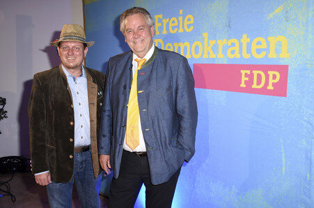 Liberaler Bieranstich der FDP in Grasbrunn