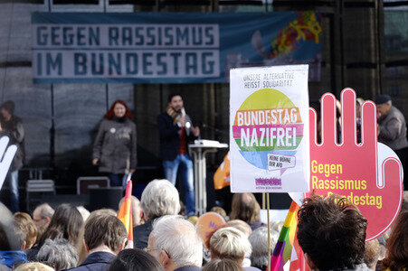 Demonstration 'Gegen Hass und Rassismus im Bundestag' in Berlin