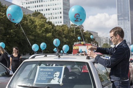 Demonstration für die Freilassung von Deniz Yücel in Berlin