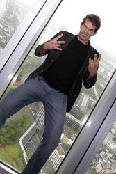 Bai Ling mit Entourage in Düsseldorf