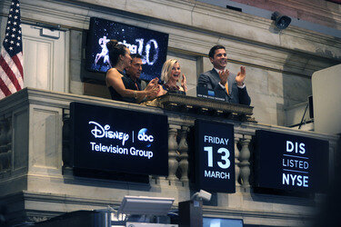 Die 'Dancing with the Stars' Jury läutest die NYST Closing Bell, New York