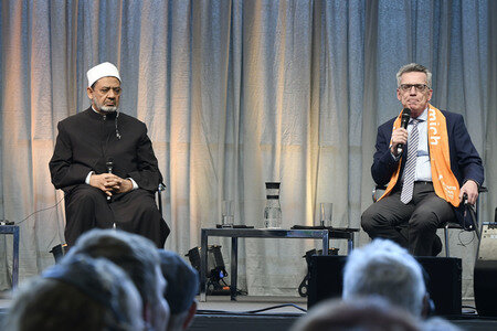 De Maizière und al-Tayyeb auf dem 36. Deutschen Evangelischen Kirchentag in Berlin
