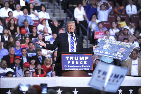 Wahlkampfveranstaltung von Donald Trump un Sunrise
