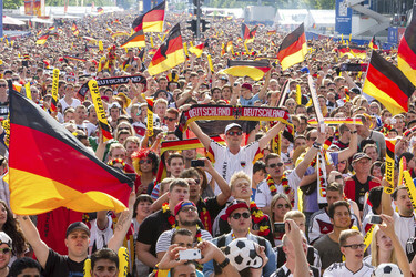WM-Fanmeile beim Spiel Deutschland gegen Portugal, Berlin