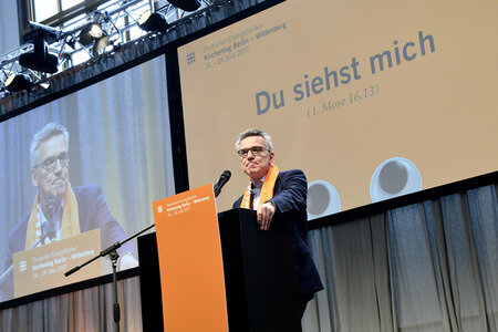 De Maizière und al-Tayyeb auf dem 36. Deutschen Evangelischen Kirchentag in Berlin