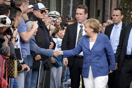 Angela Merkel besuch den Problemstadtteil Marxloh in Duisburg