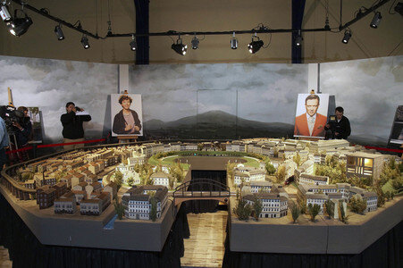 Präsentation einer neuen Filmrequisite aus dem Film 'Timm Thaler' in Potsdam