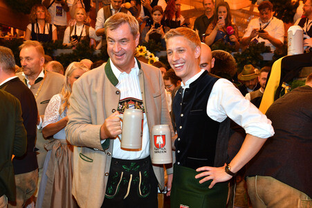 Wiesn Anstich im Schottenhamel Festzelt auf dem Oktoberfest 2026 in München