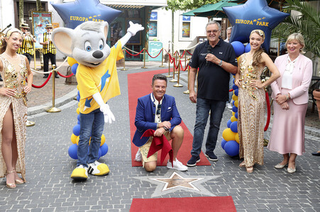 Ehrung von Stefan Mross mit Stern auf dem 'Walk of Fame' des Europa-Parks in Rust