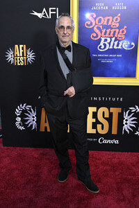 Closing Ceremony und Filmpremiere 'Song Sung Blue', AFI Fest 2025 in Los Angeles