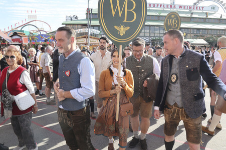 Cathy Hummels Wiesn-Bummel beim Oktoberfest 2026 in München
