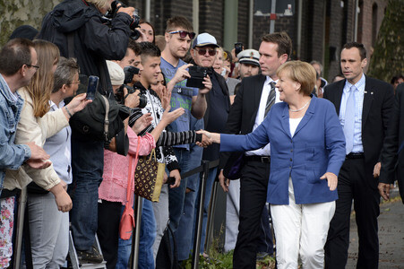 Angela Merkel besucht den Problemstadtteil Marxloh in Duisburg