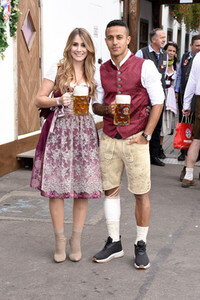 FC Bayern München Wiesnbesuch in Käfers Wiesn-Schänke auf dem Oktoberfest 2018 in München