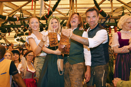 Wiesn Anstich im Schottenhamel Festzelt auf dem Oktoberfest 2025 in München