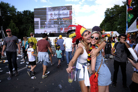FIFA WM Public Viewing Deutschland gegen Südkorea in Berlin