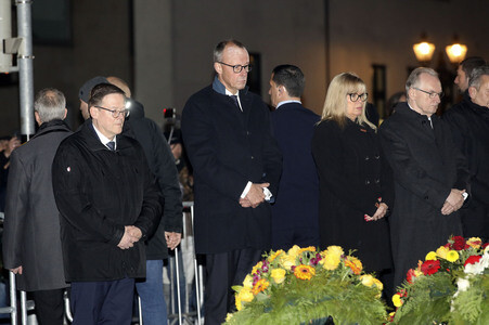 Kranzniederlegung in Gedenken der Opfer ein Jahr nach dem Anschlag auf den Weihnachtsmarkt in Magdeburg