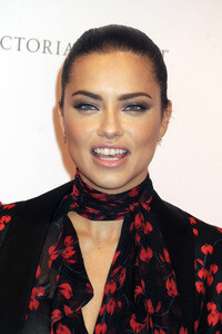 Adriana Lima enthüllt ihre Wachsfigur in New York